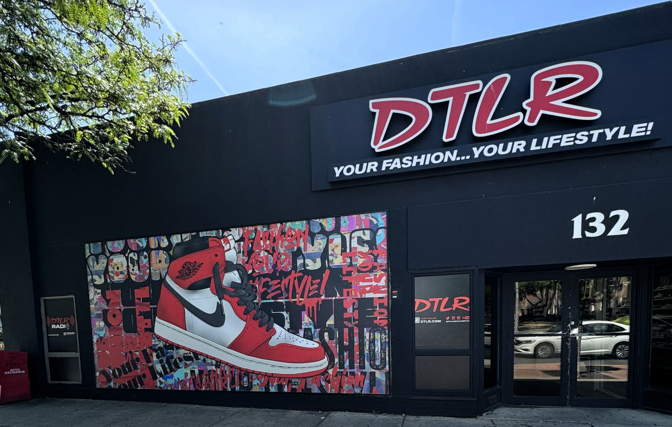 DTLR 3014 York PA Store Mural Graphic Install Photo scaled